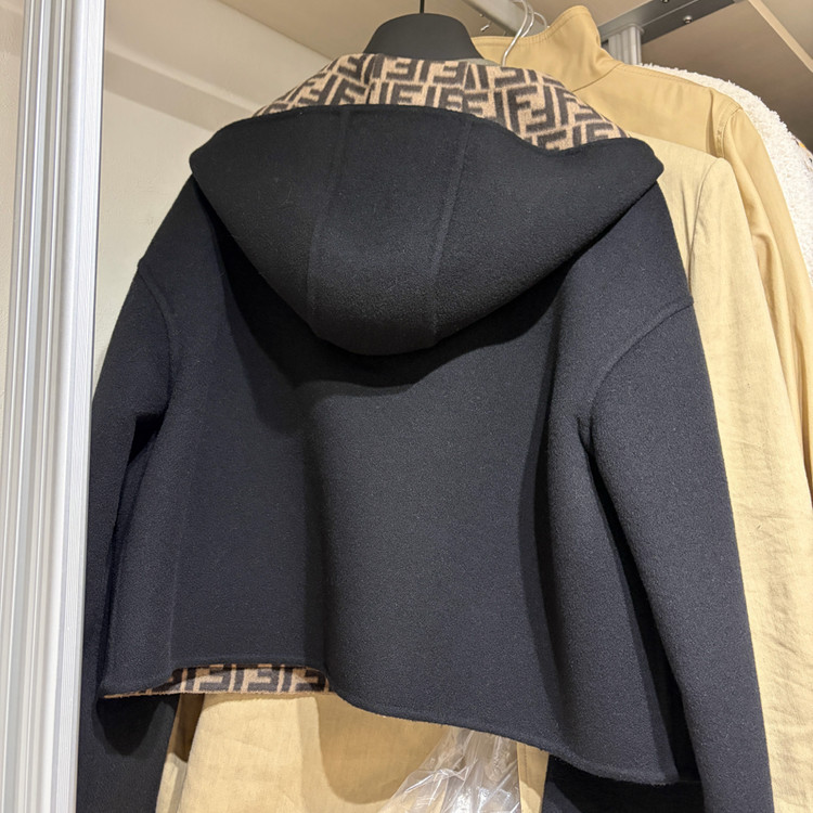 펜디 리버시블(양면) 후드 숏코트--3