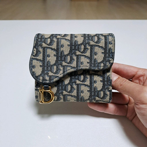 [100%/정품] 디올 새들 로터스 오블리크 3단 지갑, 디올지갑,디올반지갑,디올새들지갑