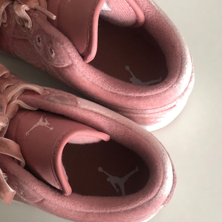 나이키 조던 1 로우 벨벳 핑크 245 이미지