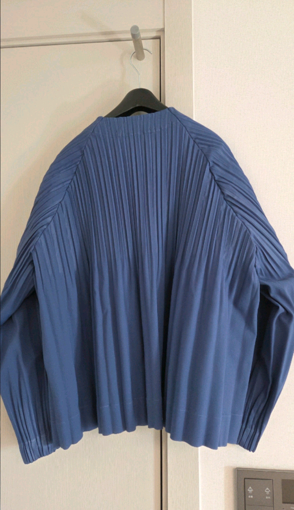 이세이미야케 플리츠플리즈 스무스숏코트 네이비 3사이즈 중고--6