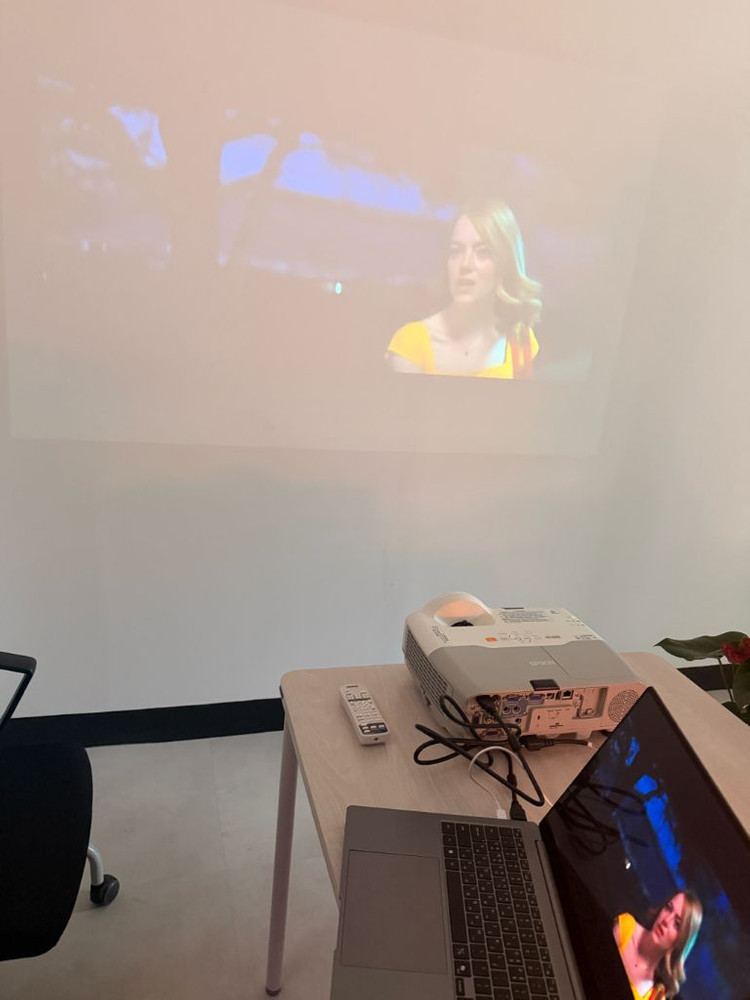 엡손 EB-435W 빔프로젝터 이미지