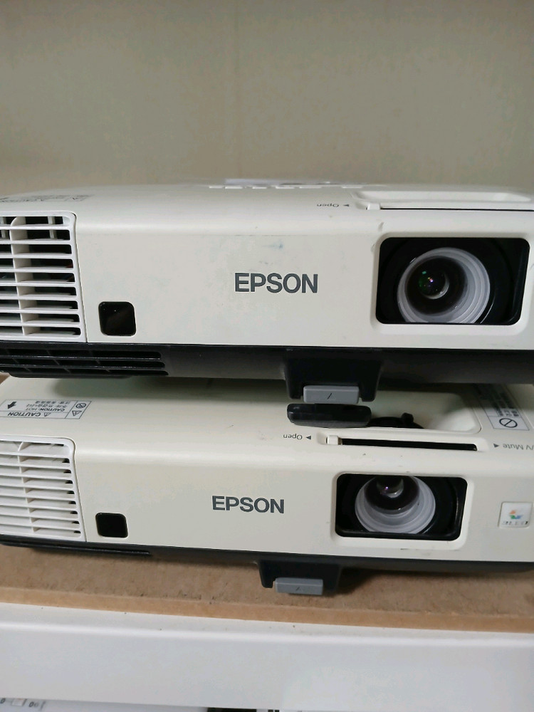 엡손빔프로젝터eb 1860 이미지