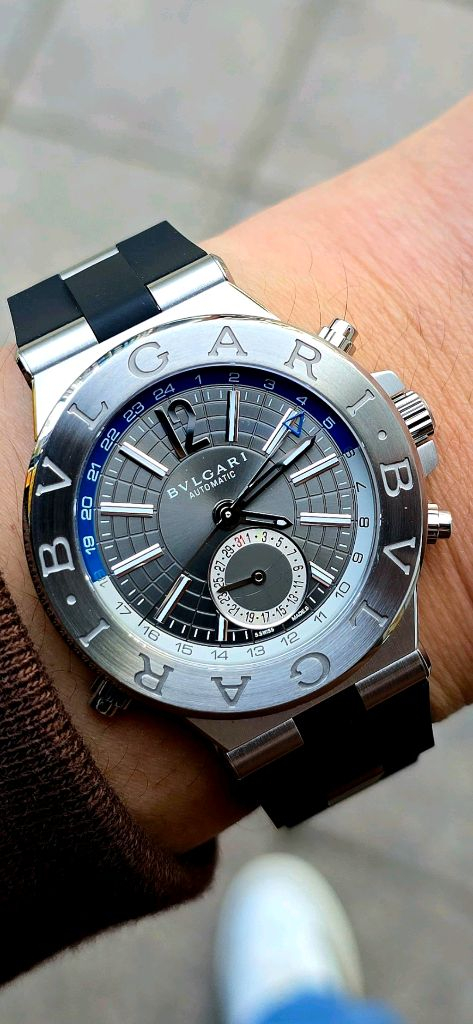 불가리 디아고노 gmt 이미지