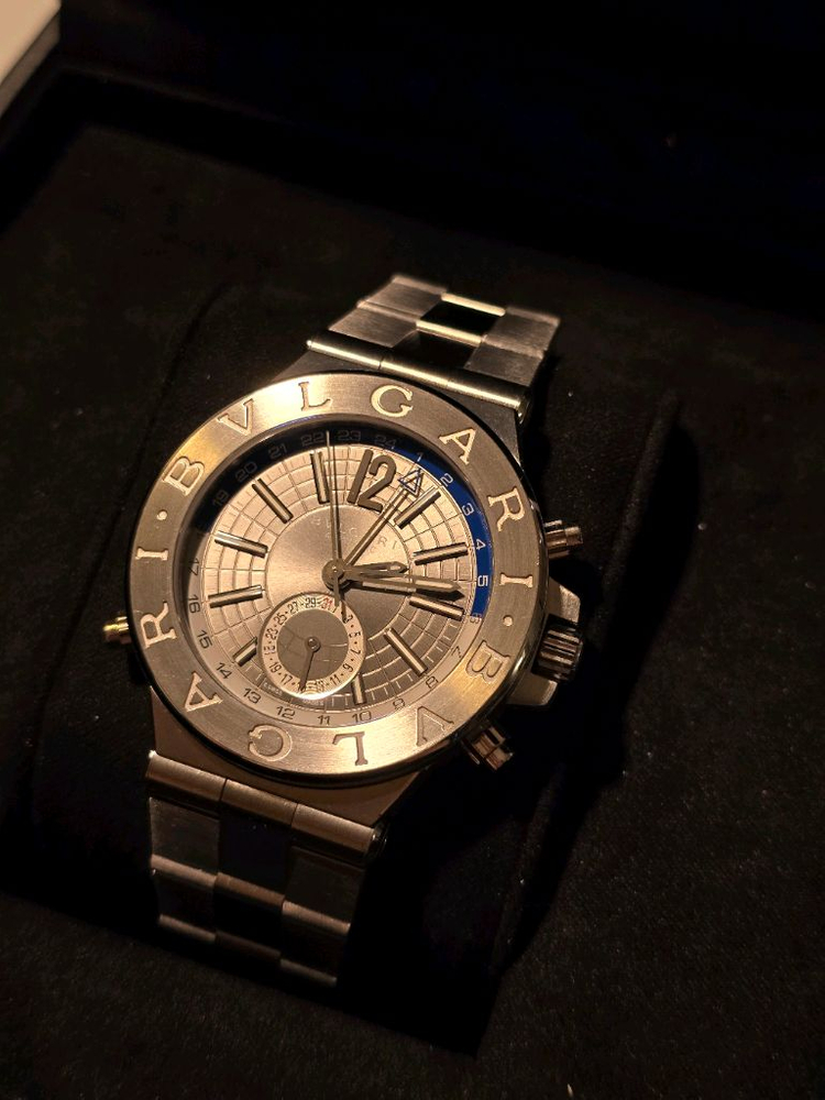 불가리 디아고노 gmt 이미지