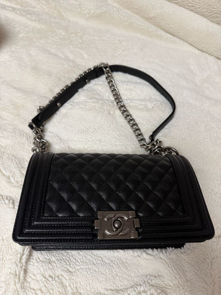 샤넬 가방 보이백 은장 미듐 이미지