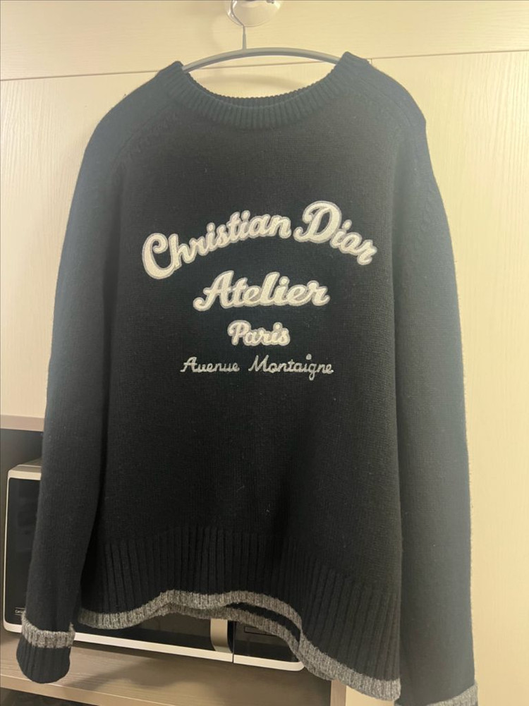 디올 Christian Dior 아뜰리에 니트 이미지