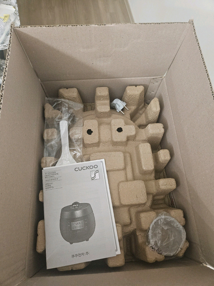 쿠쿠 전기압력밥솥 10인용 새상품--1