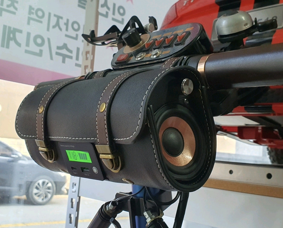 클래식 가방형 파워뱅크(블루투스 스피커 내장)--1