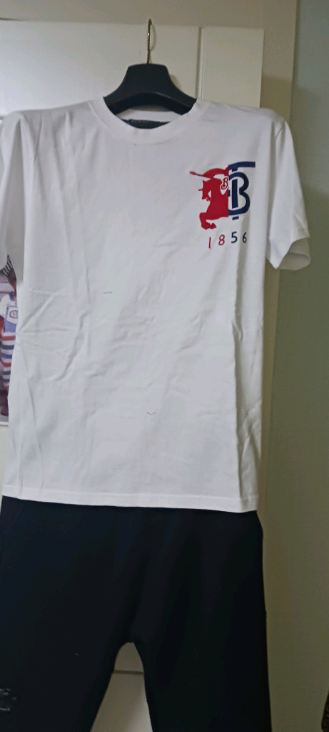 버 버 리 반팔티--1