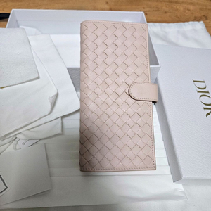 보테가베네타 장지갑 정품입니다 박스없어서 디올정품 박스 드립니다 이미지