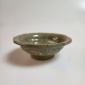 고미술품 고려시대 고려청자 백상감 국화문 화형접시 이미지