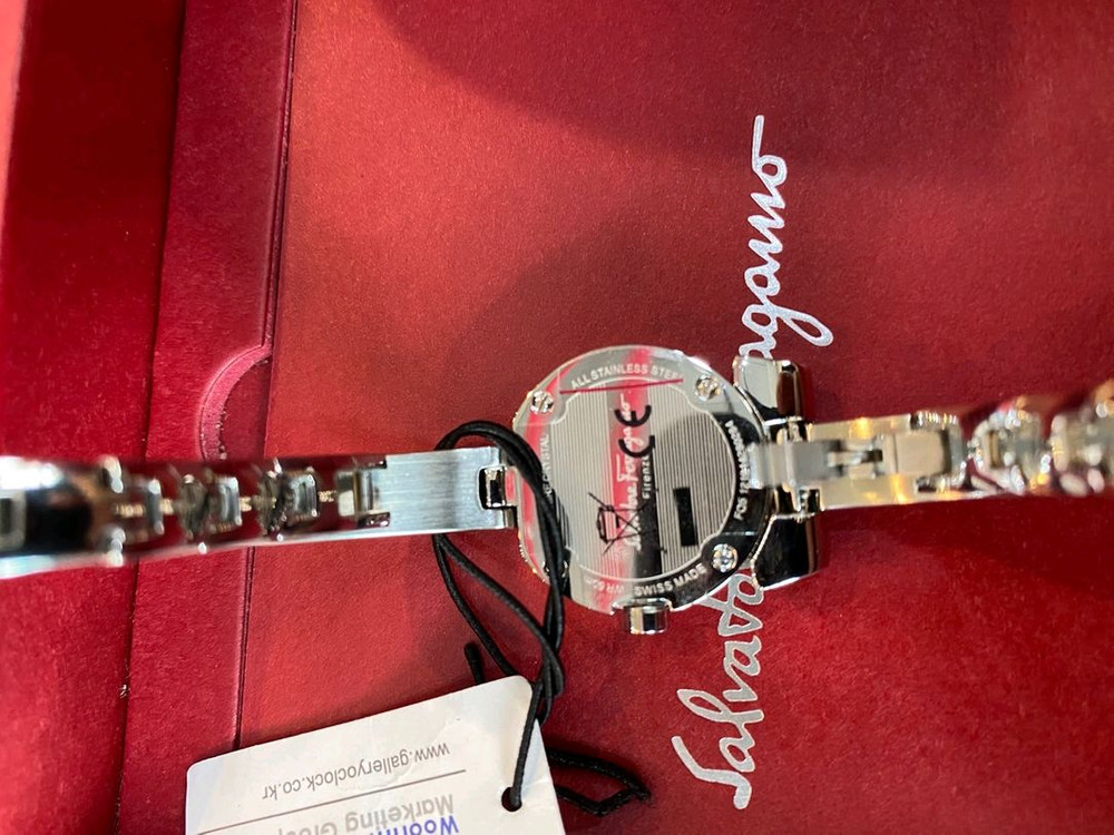 페라가모 간치니 시계 이미지