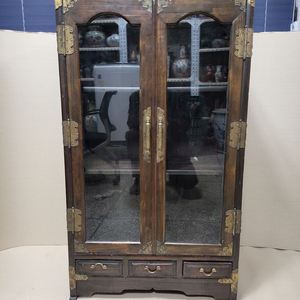 전통 고가구 유리문 장식장 (양주장) 이미지