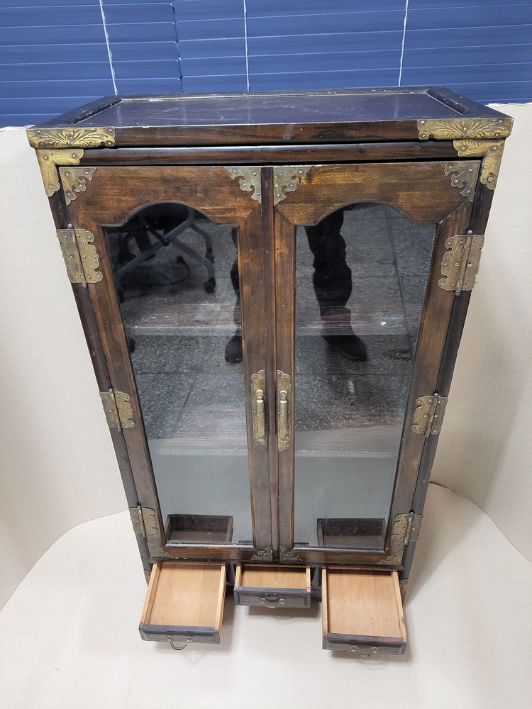 전통 고가구 유리문 장식장 (양주장) 이미지