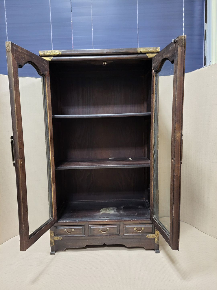 전통 고가구 유리문 장식장 (양주장) 이미지