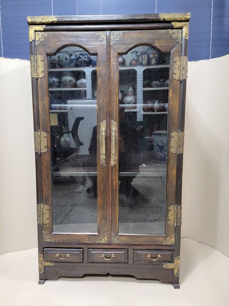 전통 고가구 유리문 장식장 (양주장) 이미지