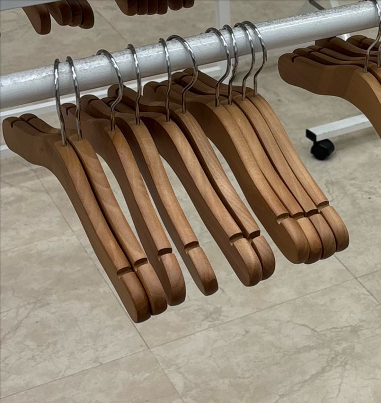 원목 옷걸이 성인 원목 옷걸이 아동 원목 옷걸이 개당700원--1