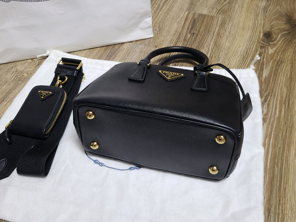 프라다 갤러리아 스몰크로스백숄더백사피아노럭스미니테수토호보버킷복조리 구찌루이비통발렌시아가디올셀린느샤넬가방생로랑에르메스--9