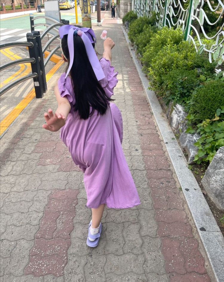 (거의새상품)브랜드여아 연보라색 여름원피스+공단리본핀 세트 일괄130(7~8세용) 이미지