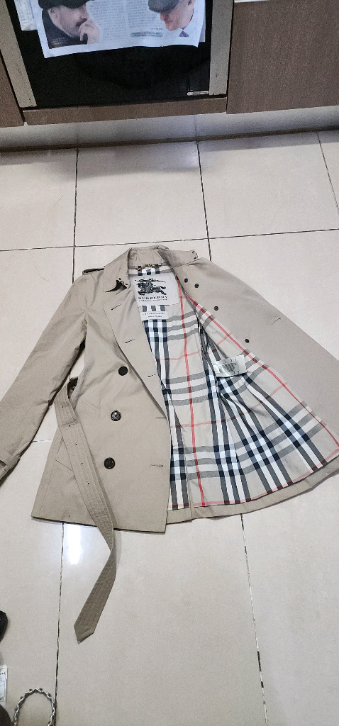 버버리 켄싱턴 숏코트55/ 샌드링엄 미드 코츠--5