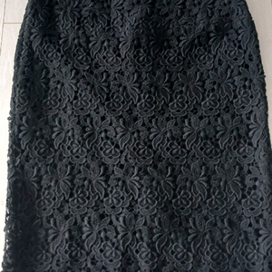 The IZZAT 블랙 레이스 스커트(상태최상)
