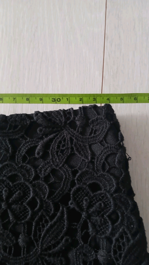 The IZZAT 블랙 레이스 스커트(상태최상)--3