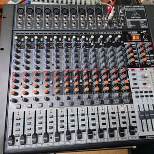 베링거 음향믹서기 16채널 팝니다 이미지
