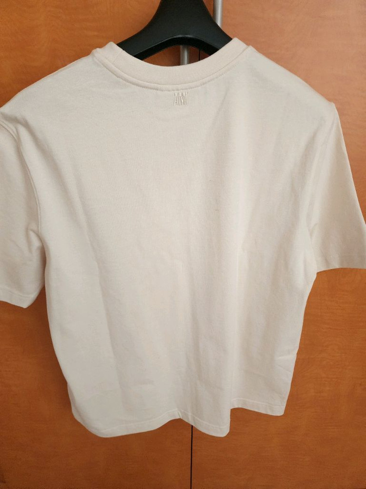 아미 빅하트 아이보리 반팔 팝니다.--1