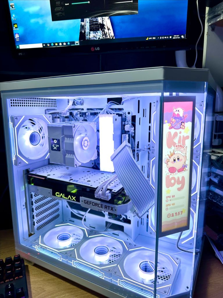 RTX 5060 새 그래픽카드 장착! 화이트 감성 게이밍 PC 완성형 이미지