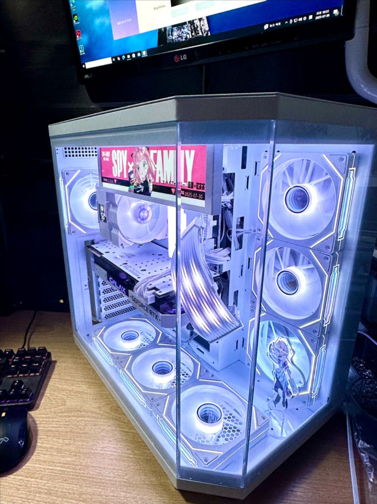 RTX 5060 새 그래픽카드 장착! 화이트 감성 게이밍 PC 완성형 이미지