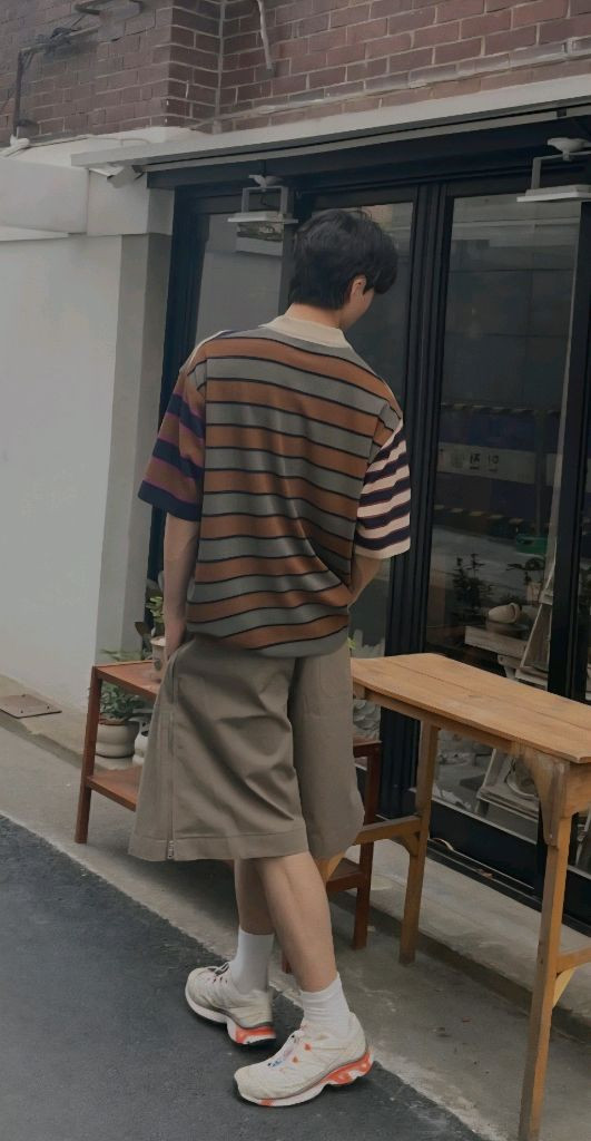 커스텀멜로우 반팔 니트 팝니다.--7