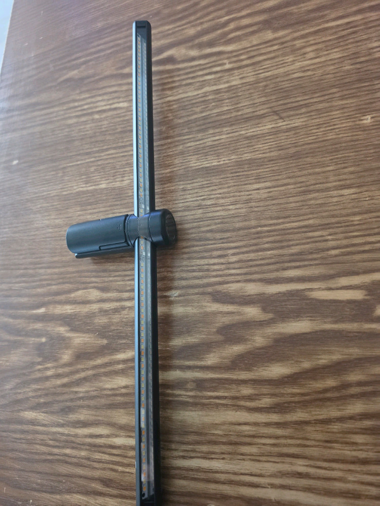 유브이럭스온 모니터 LED 스크린바 살균 블루라이트차단 조명 UVLUXON--1