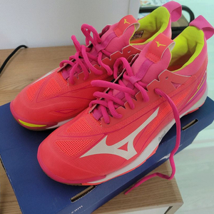 미즈노 배드민턴화 이미지