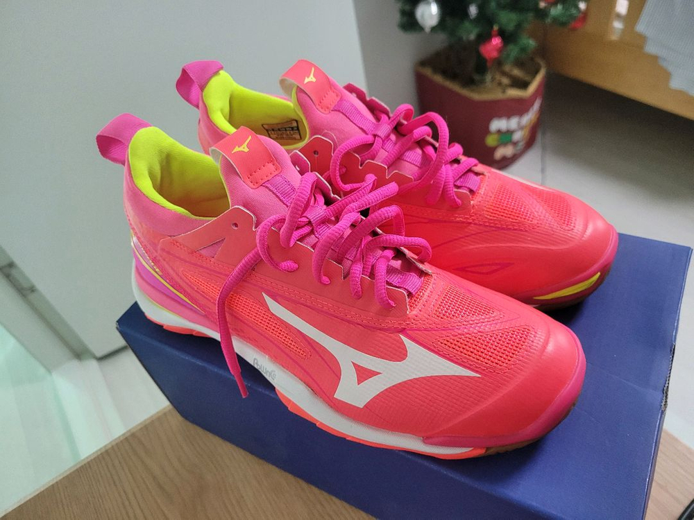 미즈노 배드민턴화 이미지