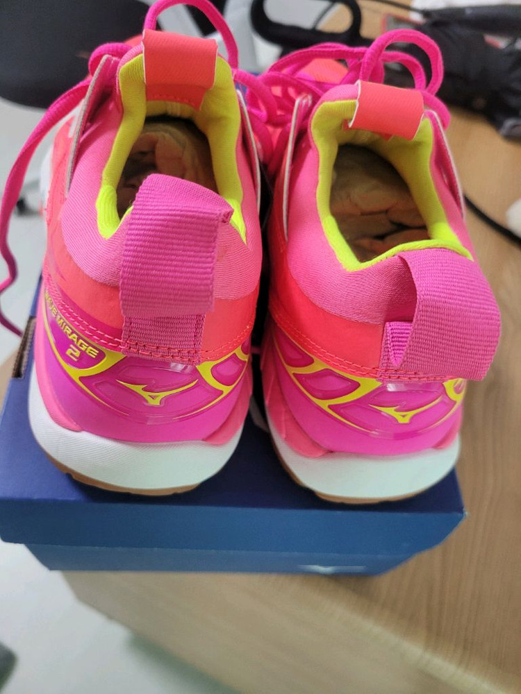 미즈노 배드민턴화 이미지