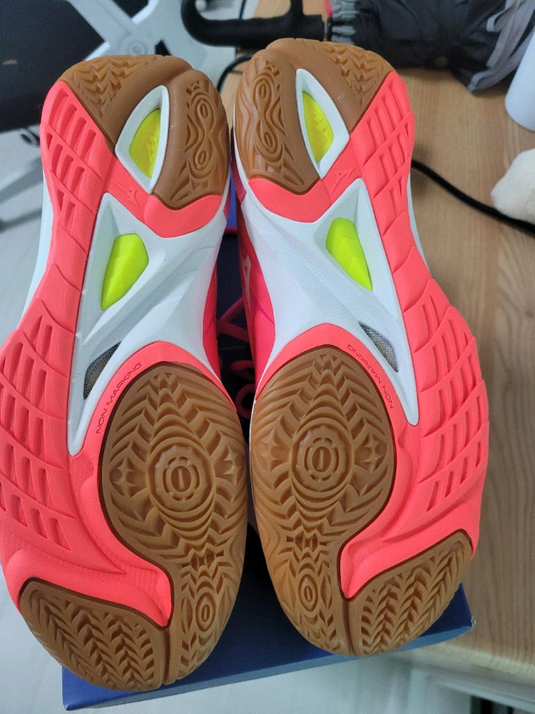 미즈노 배드민턴화 이미지