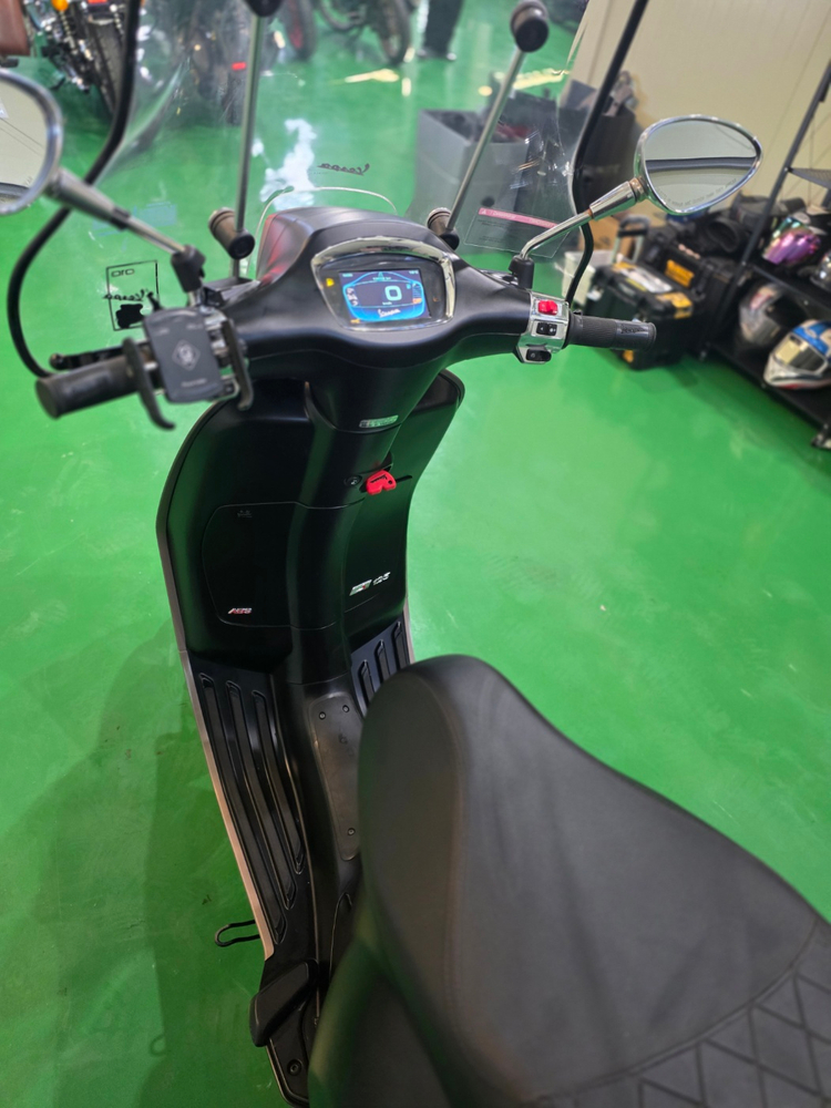 특가)베스파스프린트 tft모델 22년 1만 스크린 탑박스셋팅 최저가판매 이미지