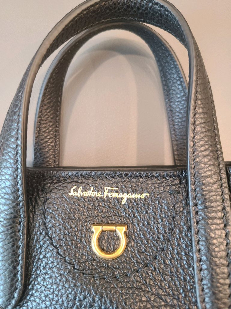 페라가모 간치니 미니 크로스백 이미지