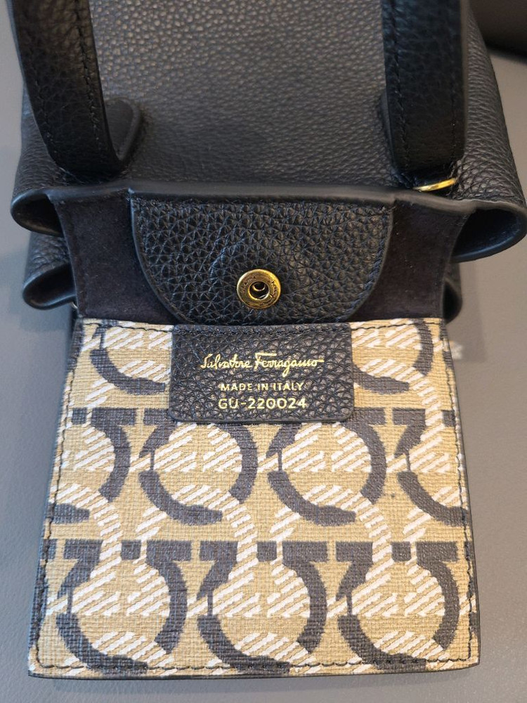 페라가모 간치니 미니 크로스백 이미지