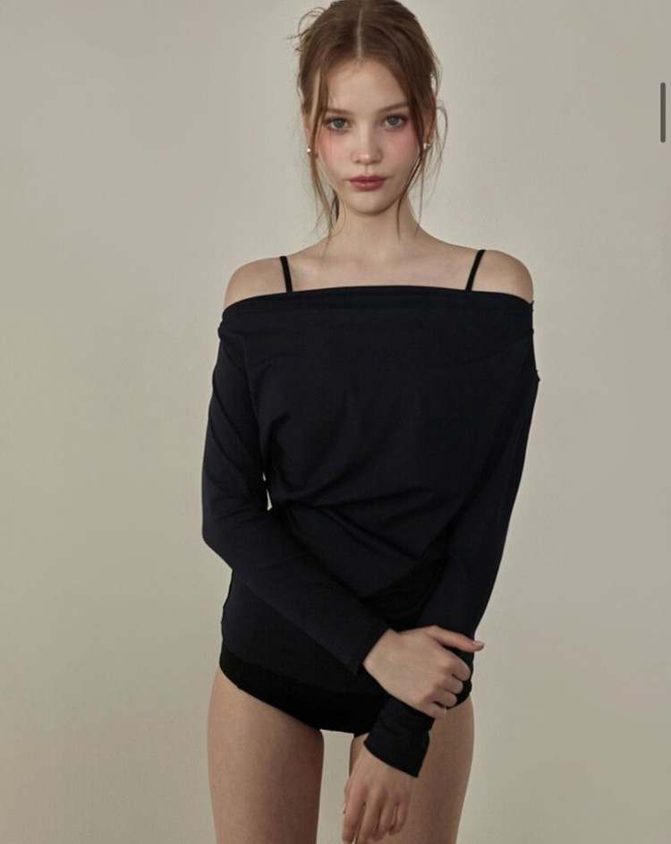 오프숄더 래쉬가드 이미지