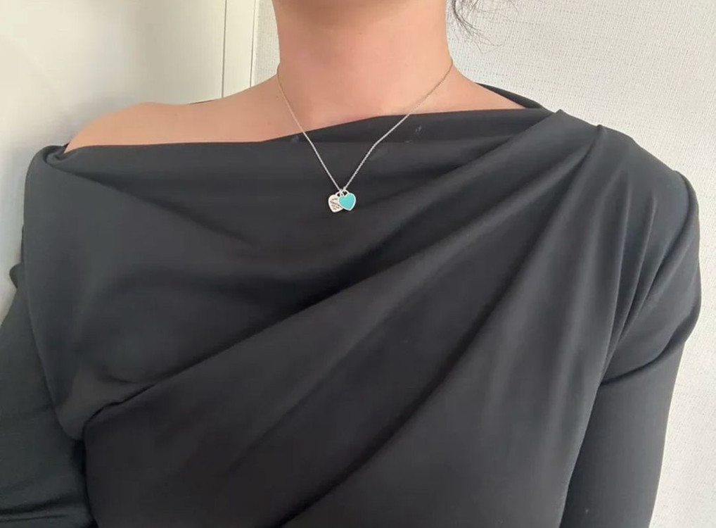 오프숄더 래쉬가드 이미지