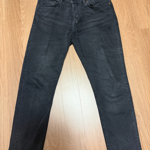 아크네스튜디오 리버 유즈드 데님진 B00172 34*32사이즈 판매합니다.