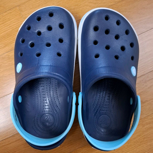 크록스 키즈 J3, 220사이즈 정품 팔아요.