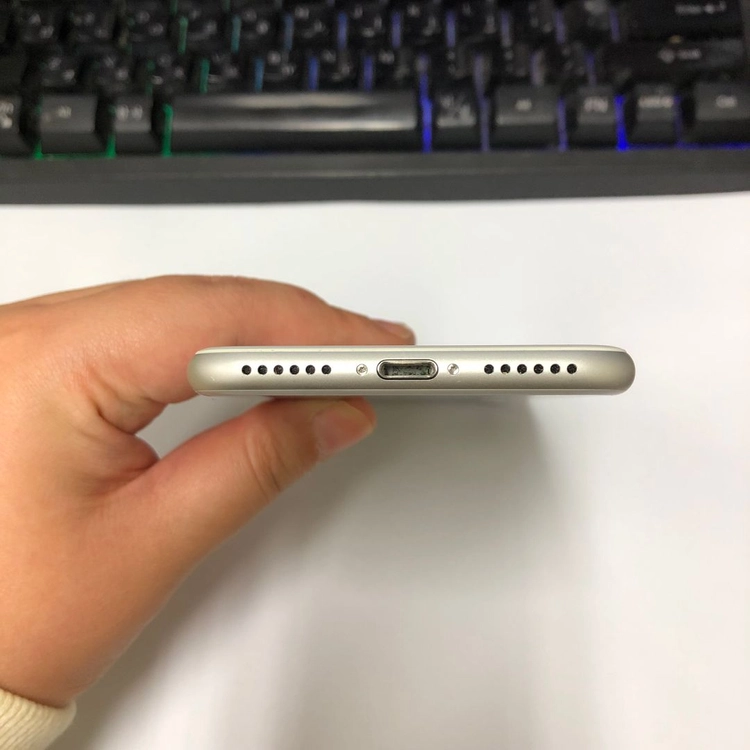 .아이폰7 128GB 실버 S급 중고폰 카메라무음 배터리100% 인스타 사진폰 카메라폰 레트로감성 211254 이미지