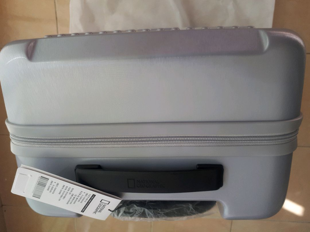 내셔널지오그래픽 하바나 20인치 기내용 캐리어 새상품, 여권지갑 포함 이미지