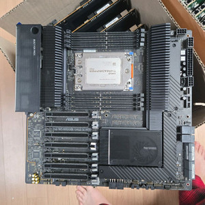 ASUS PRO WS WRX80E-SAGE SE WIFI7 + AMD 라이젠 스레드리퍼 PRO 3975WX