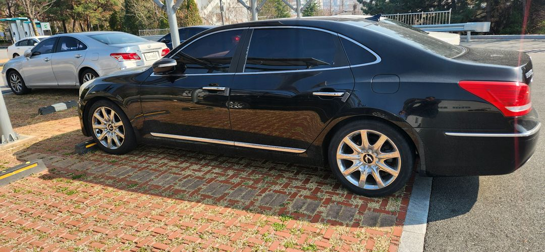 신형 에쿠스 lpg 겸용 2009년 19인치 휠 개인 27만7천 현대차 승용 이미지