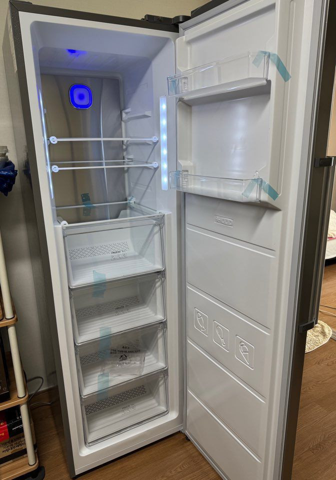 (새상품) 쿠잉 스탠드 미니 슬림 냉동고 소형 280L 실버 이미지