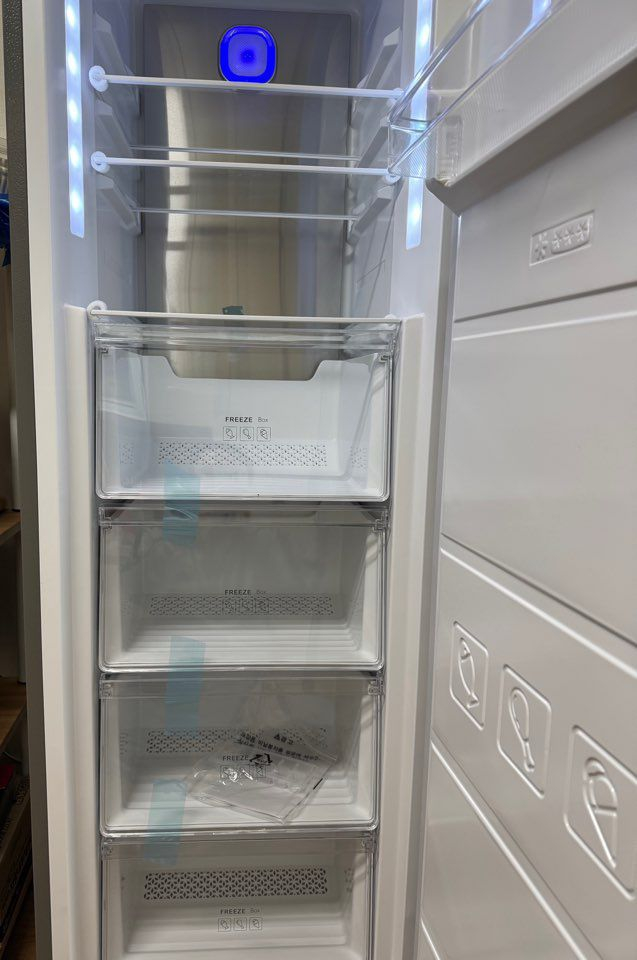 (새상품) 쿠잉 스탠드 미니 슬림 냉동고 소형 280L 실버 이미지