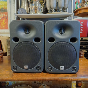 JBL LSR6325P-1 파워드 모니터 스피커 이미지